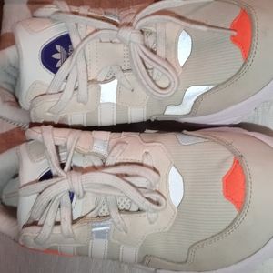 Adidas torsion sneakers